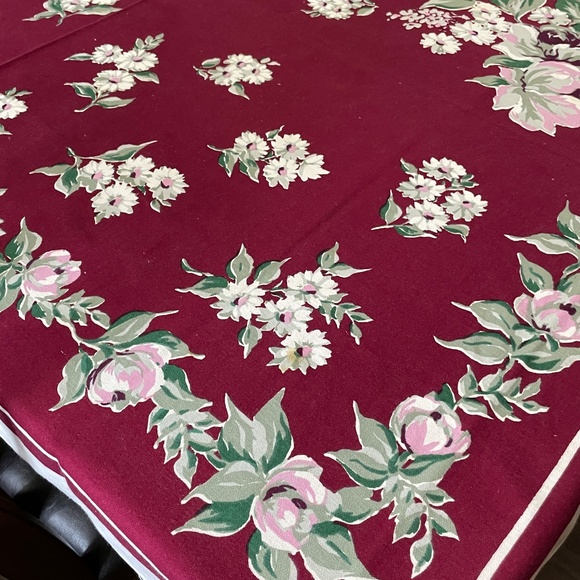 Vintage Burgundy Floral Printed CottonTablecloth 67" x 52" - Picture 4 of 7